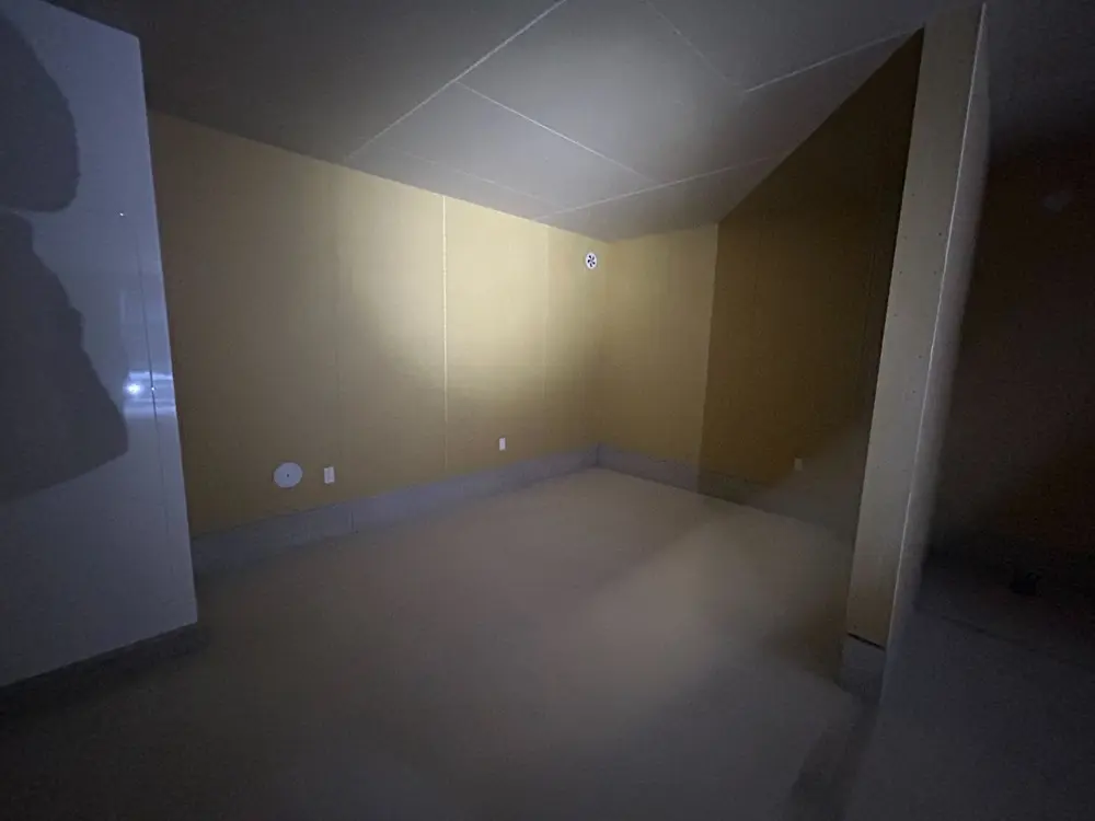 神田のスケルトン物件の内装