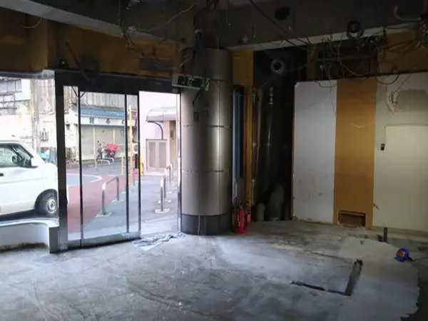 貸店舗(スケルトン)の内装