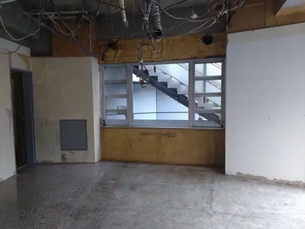 大井町のスケルトン店舗物件の内装