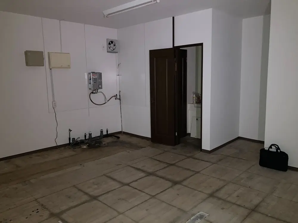 三ツ境のスケルトン店舗物件の内装