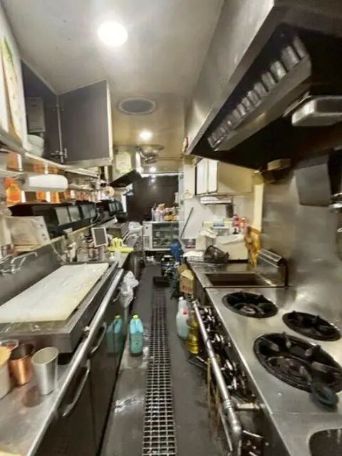 焼肉屋の居抜き物件の厨房
