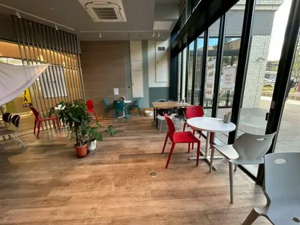 羽沢横浜国大の居抜き店舗の内装