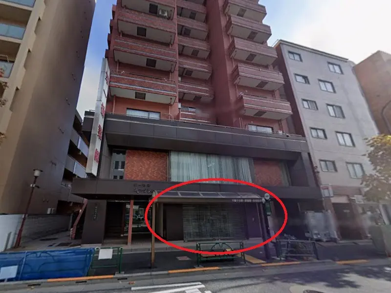 信濃町のスケルトン店舗物件の外観