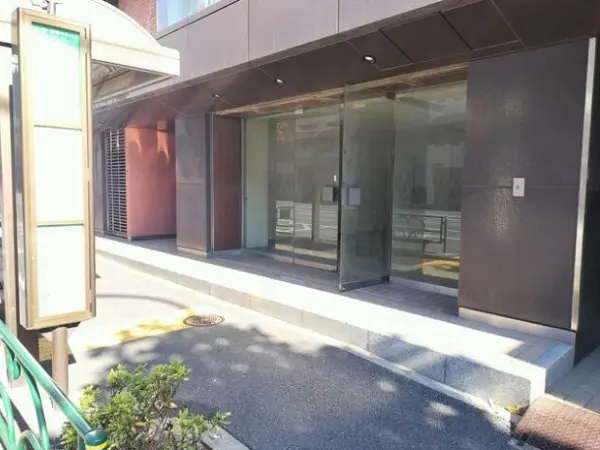 信濃町のスケルトン物件の外観