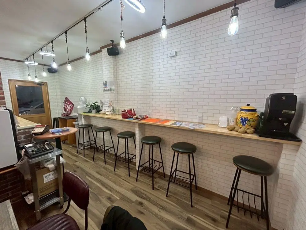 バルの居抜き物件の内装