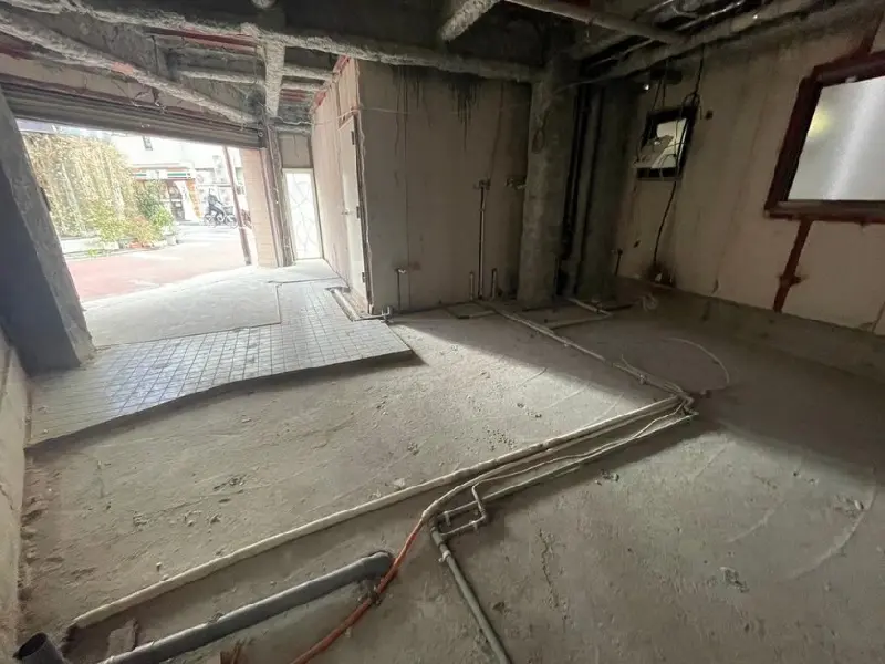 貸店舗(スケルトン)の内装