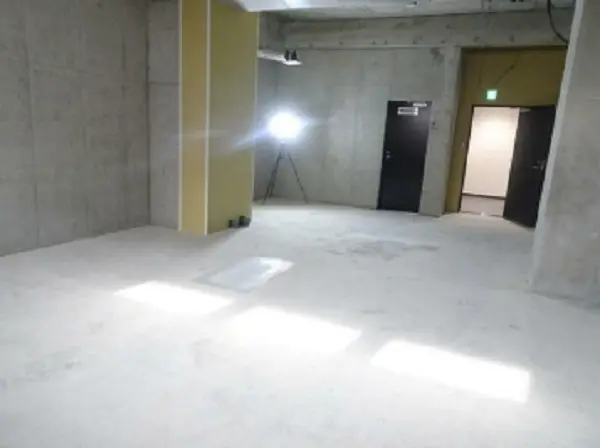 越谷のスケルトン店舗物件の内装