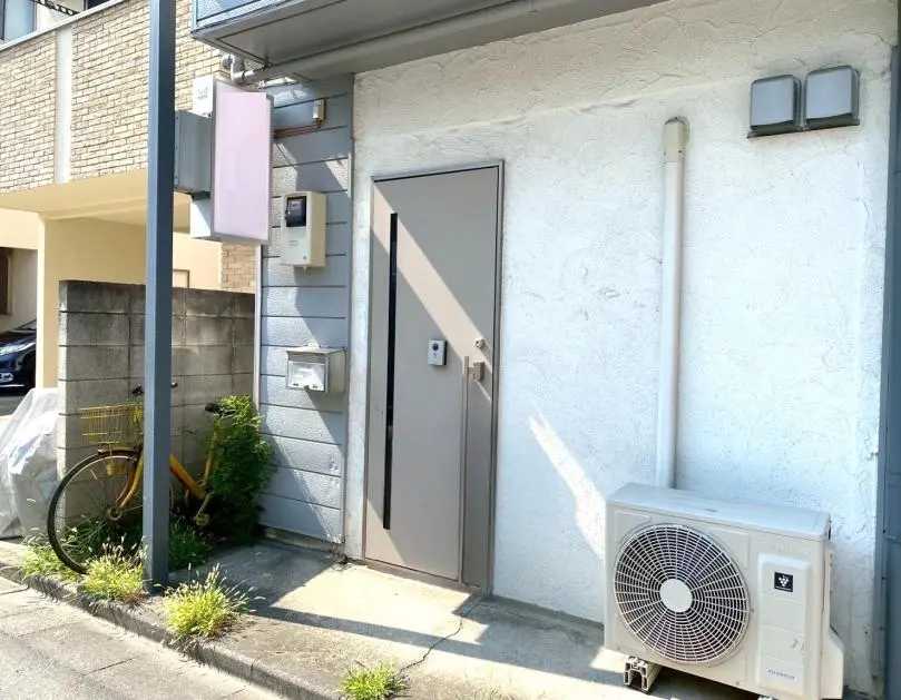 雑色の居抜き店舗のエントランス