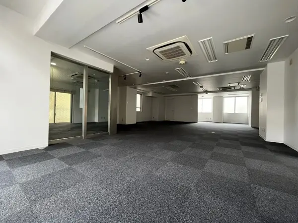 貸店舗(事務所仕様)の内装