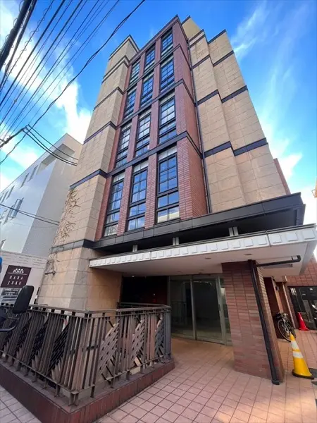 明治神宮前〈原宿〉の事務所仕様店舗物件の外観