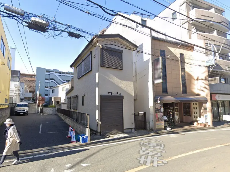 千歳烏山のスケルトン店舗物件の外観