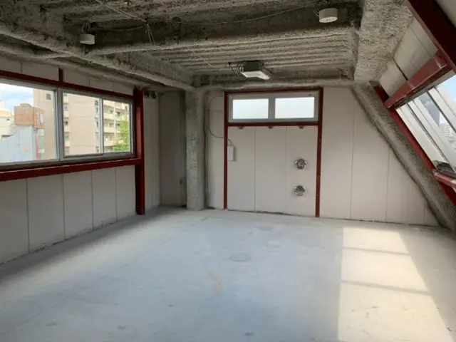 高田馬場のスケルトン店舗物件の内装