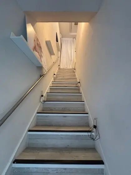 経堂のカフェ・喫茶店居抜きの専用階段