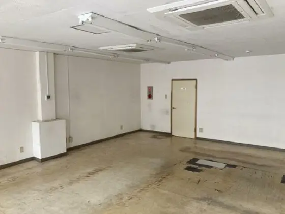 鵠沼海岸の事務所仕様店舗物件の内装