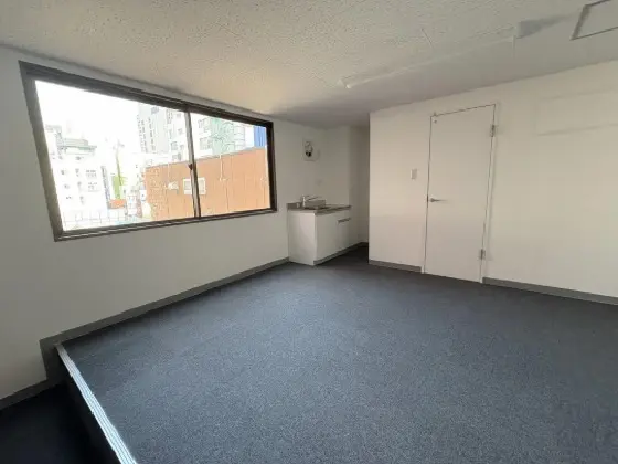 貸店舗(事務所仕様)の内装