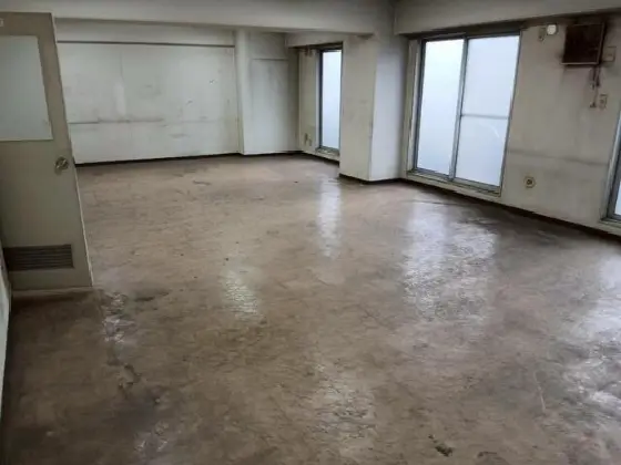 貸店舗(スケルトン)の内装