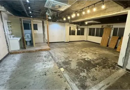 下北沢の事務所仕様店舗物件の内装