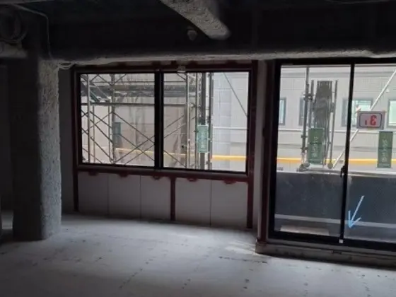 茅場町のスケルトン店舗物件の内装