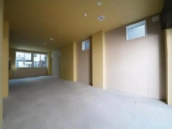 六本木のスケルトン店舗物件の内装