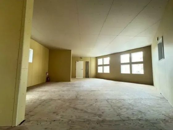 貸店舗(スケルトン)の内装