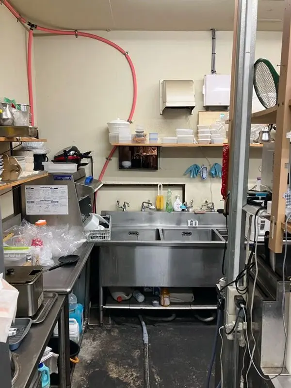 焼肉屋の居抜き物件の厨房