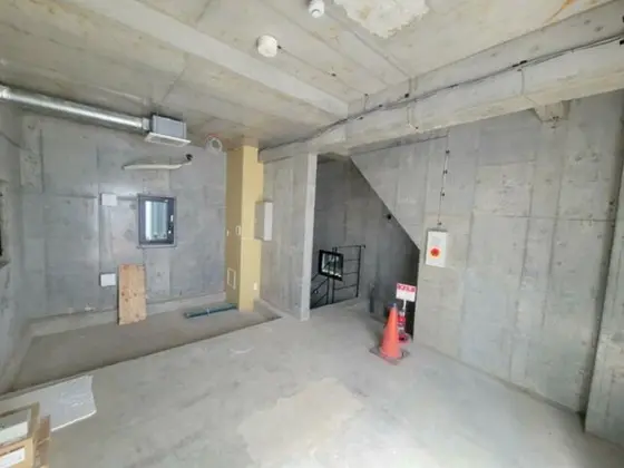 恵比寿のスケルトン店舗物件の内装