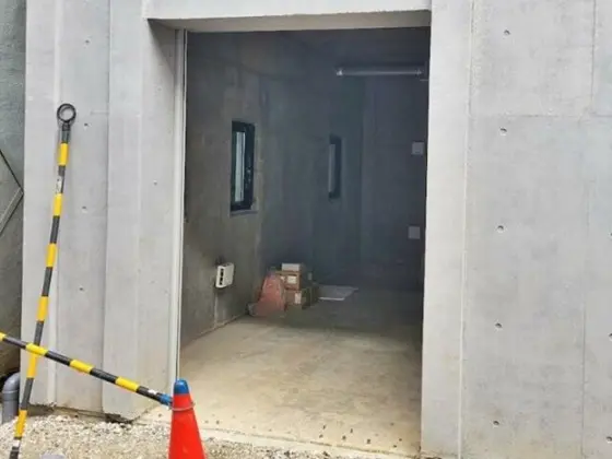 恵比寿のスケルトン店舗物件のエントランス