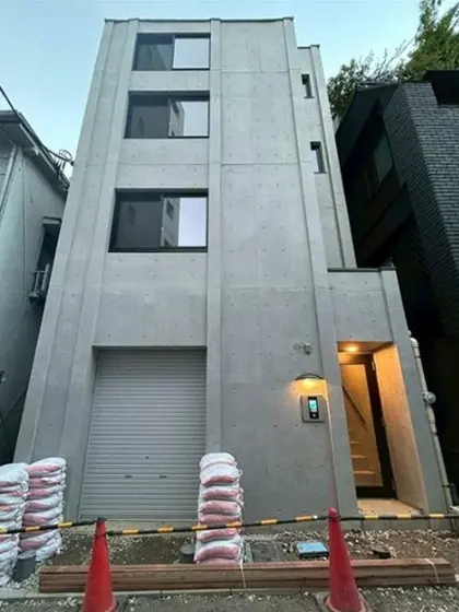 恵比寿のスケルトン店舗物件の外観