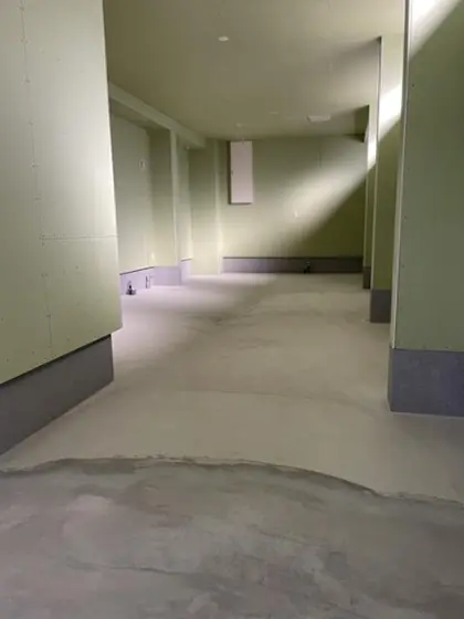 向ヶ丘遊園のスケルトン店舗物件の内装