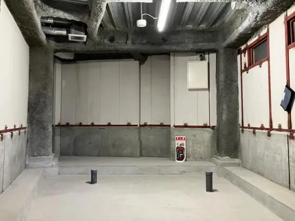 貸店舗(スケルトン)の内装