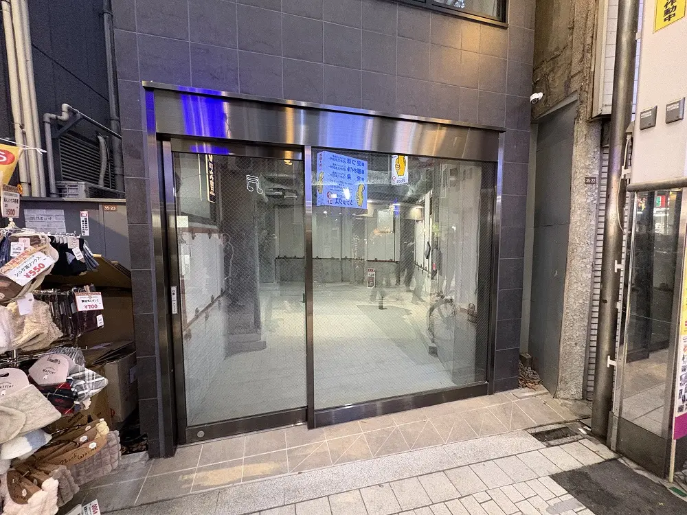 阿佐ケ谷のスケルトン店舗物件のエントランス