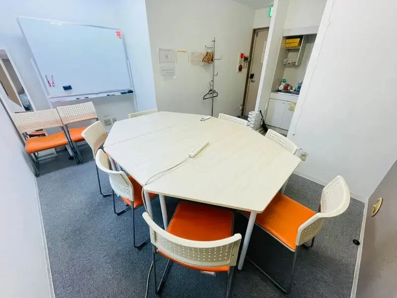 新橋のスケルトン店舗物件の内装