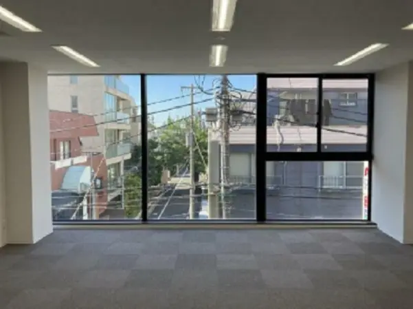 成城学園前の事務所仕様店舗物件の内装