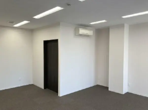 成城学園前の事務所仕様物件の内装
