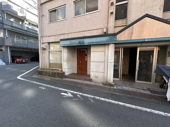 平井のスナック・パブ居抜きのエントランス