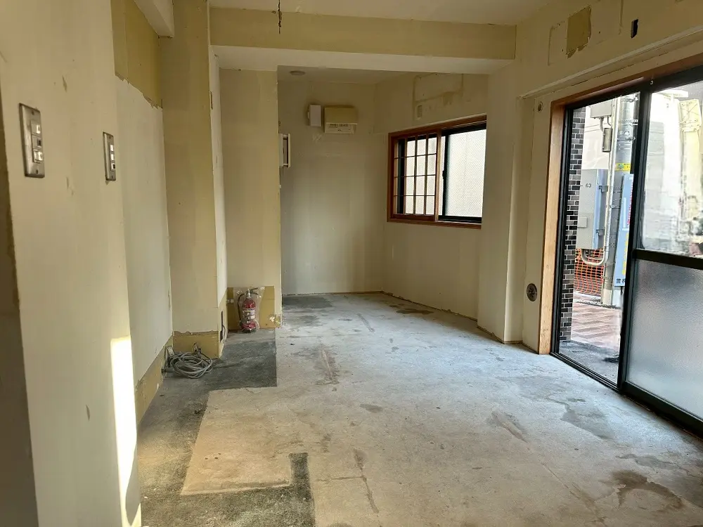 平和島のスケルトン店舗物件の内装