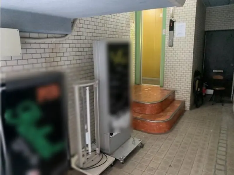 川崎のスケルトン物件のエントランス