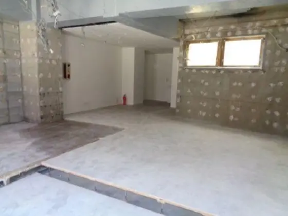 小台のスケルトン物件の内装