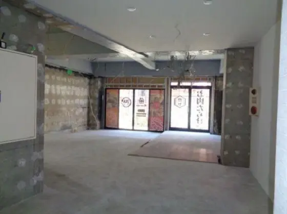 小台のスケルトン店舗物件の内装