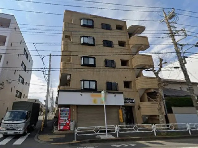 泉体育館のスケルトン店舗物件の外観