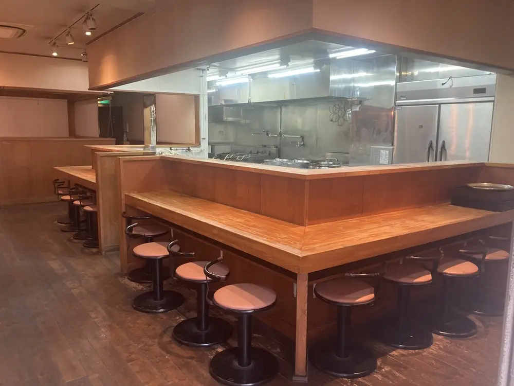 市が尾のラーメン居抜きの内装