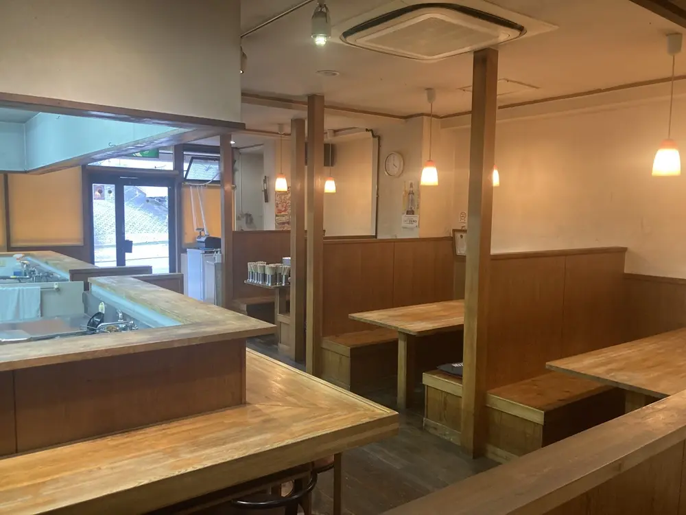 市が尾のラーメン居抜きの内装