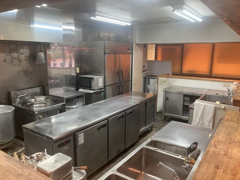 市が尾のラーメン居抜きの厨房