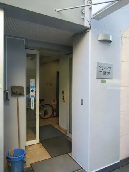 貸店舗(事務所仕様)のエントランス