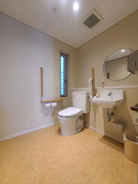 医院の居抜き物件のトイレ