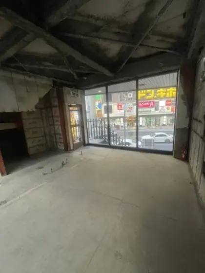 立川のスケルトン店舗物件の内装
