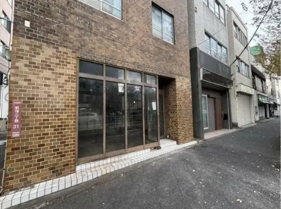 荻窪のスケルトン店舗物件の入口