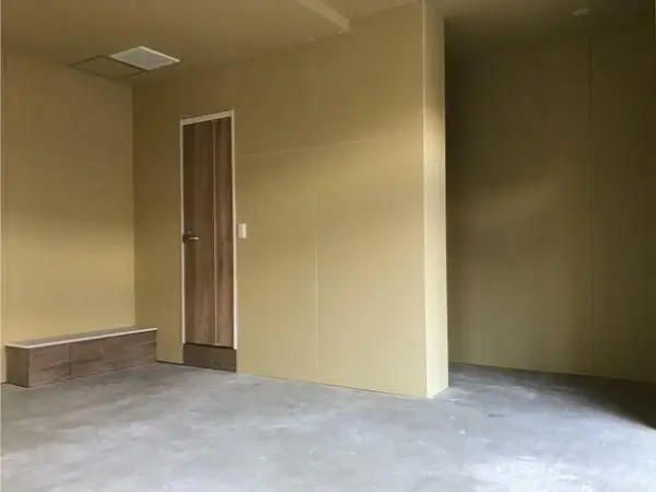 桜新町のスケルトン店舗物件の内装