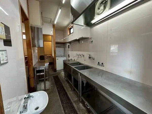 七里の居抜き店舗の厨房