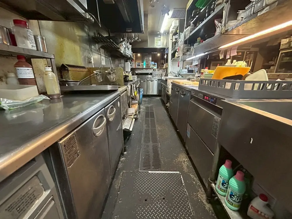 居酒屋の居抜き物件の厨房